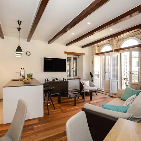 Luxury And Timeless Haven - Two Bedroom With Balcony * Rovinj