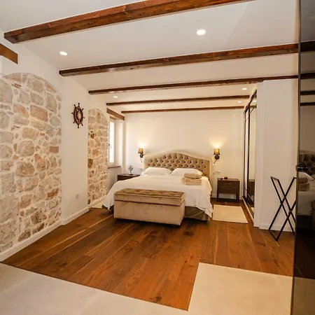 Luxury And Timeless Haven - Two Bedroom With Balcony * Rovinj