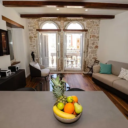 Appartement Luxury And Timeless Haven - Two Bedroom With Balcony Rovinj