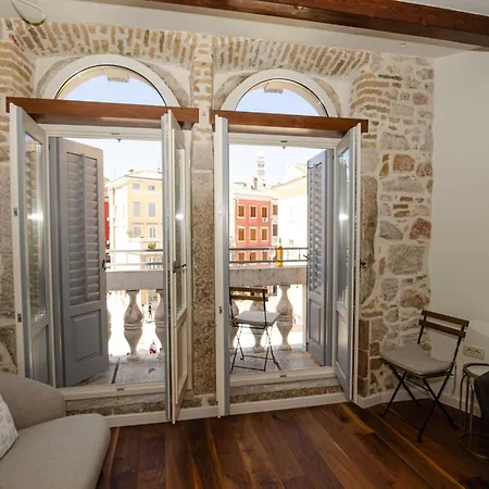 Luxury And Timeless Haven - Two Bedroom With Balcony Appartement Rovinj
