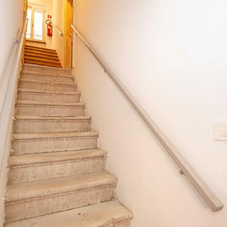 Luxury And Timeless Haven - Two Bedroom With Balcony *