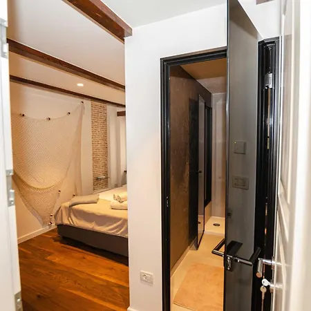 Luxury And Timeless Haven - Two Bedroom With Balcony * Rovinj