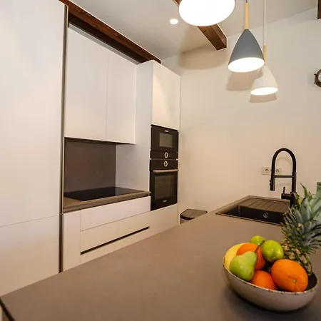 Appartement Luxury And Timeless Haven - Two Bedroom With Balcony Rovinj