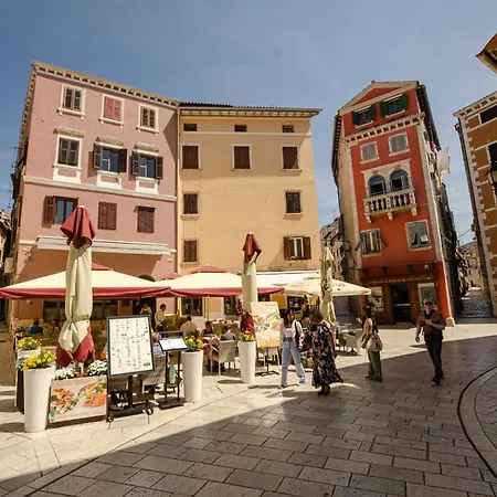 Luxury And Timeless Haven - Two Bedroom With Balcony Appartement