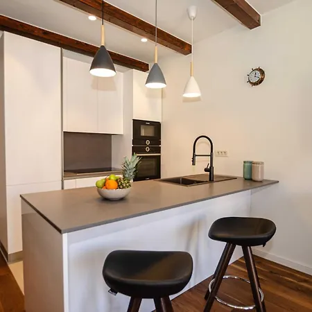 Appartement Luxury And Timeless Haven - Two Bedroom With Balcony