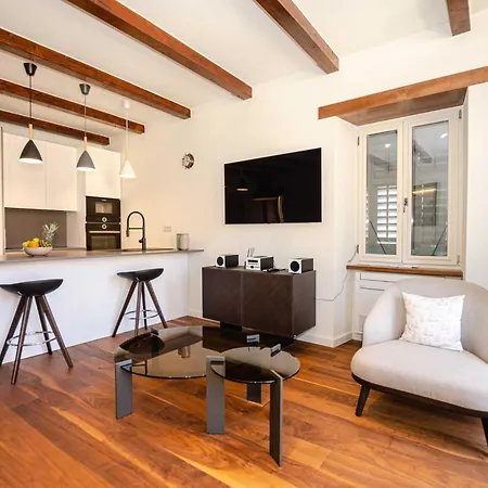 Luxury And Timeless Haven - Two Bedroom With Balcony Appartement *