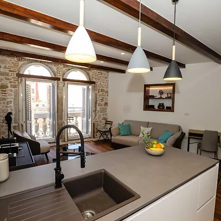 Luxury And Timeless Haven - Two Bedroom With Balcony Appartement *