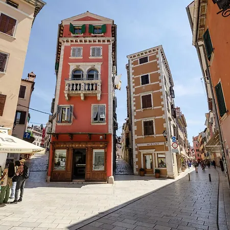 Appartement Luxury And Timeless Haven - Two Bedroom With Balcony Rovinj