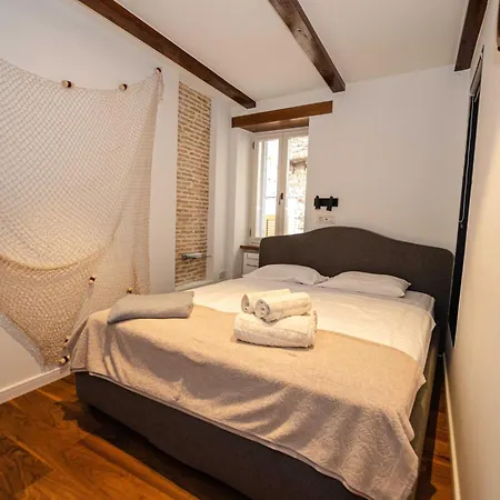 Appartement Luxury And Timeless Haven - Two Bedroom With Balcony Rovinj