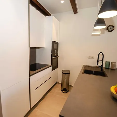 Appartement Luxury And Timeless Haven - Two Bedroom With Balcony Rovinj